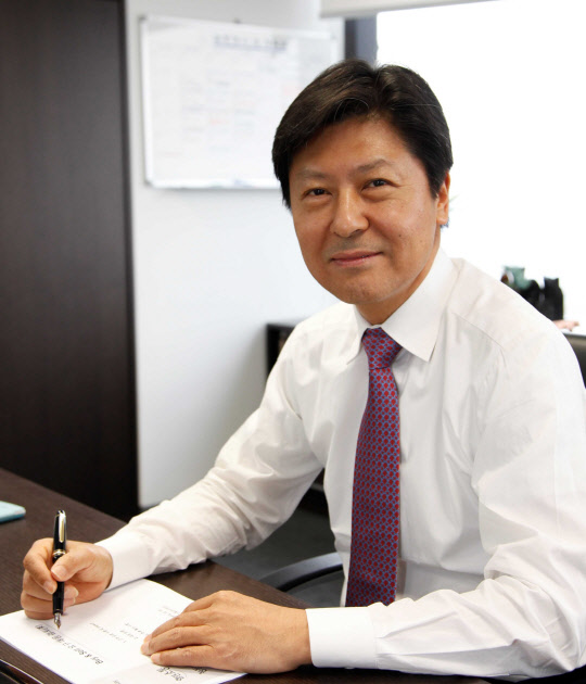 은탑산업훈장을 수훈한 최형석 LG디스플레이 부사장. <LG디스플레이 제공>